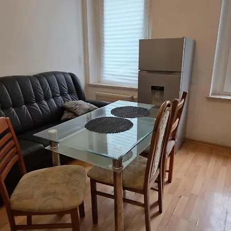 Ariprop - 4 Guests شيمنيتز